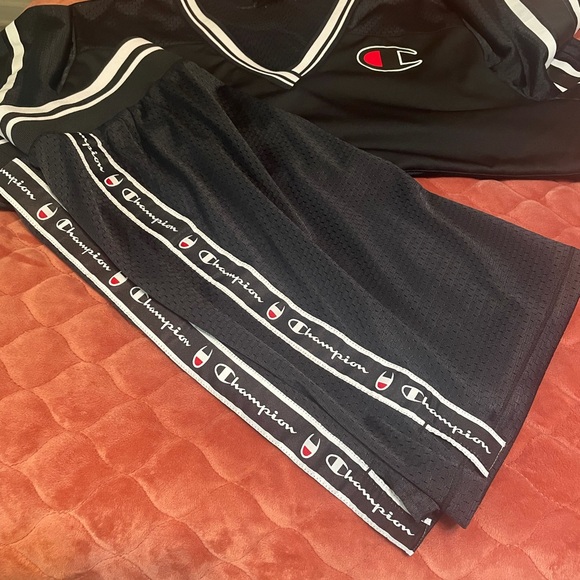 ◾️🟥◾️LIKE NEW Champion outfit ◾️🟥◾️ - Picture 4 of 7